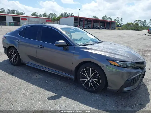 4T1G11AK9MU412266 2021 TOYOTA CAMRY - Image 1