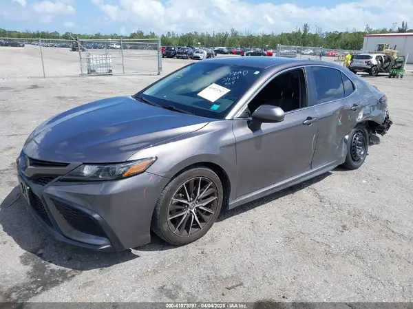 4T1G11AK9MU412266 2021 TOYOTA CAMRY - Image 2