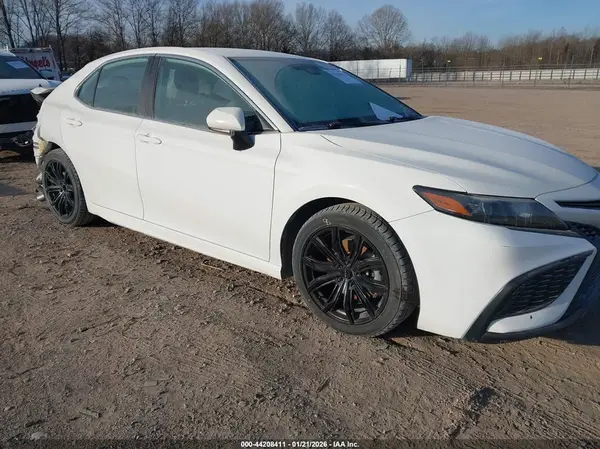 4T1G11AK9MU413742 2021 TOYOTA CAMRY - Image 1