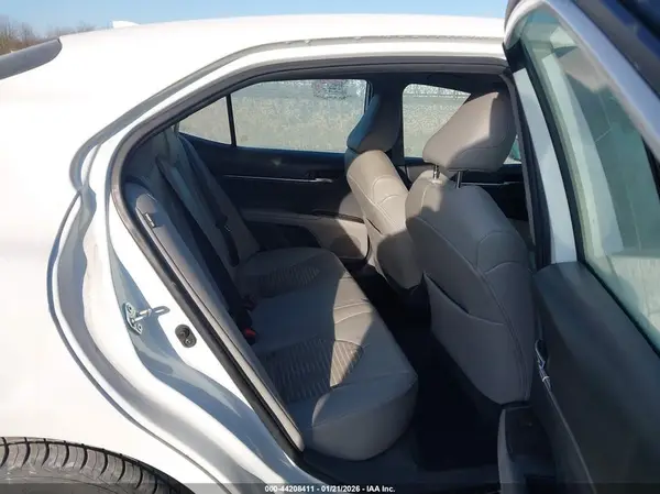 4T1G11AK9MU413742 2021 TOYOTA CAMRY - Image 8