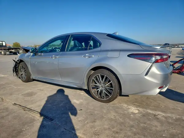 4T1G11AK9MU416186 2021 TOYOTA CAMRY - Image 2