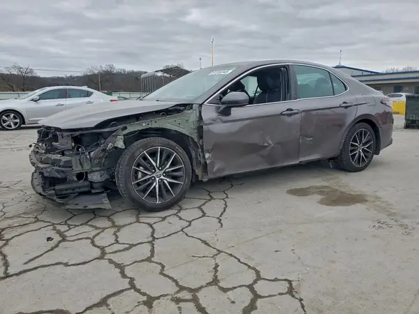 4T1G11AK9MU418424 2021 TOYOTA CAMRY - Image 1