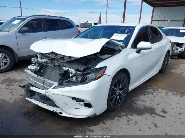 4T1G11AK9MU421226 2021 TOYOTA CAMRY - Image 2