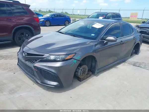 4T1G11AK9MU421274 2021 TOYOTA CAMRY - Image 2