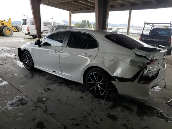 4T1G11AK9MU427561 2021 TOYOTA CAMRY - Image 2