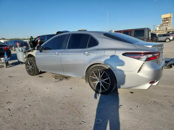 4T1G11AK9MU427835 2021 TOYOTA CAMRY - Image 2