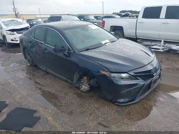4T1G11AK9MU432274 2021 TOYOTA CAMRY - Image 1