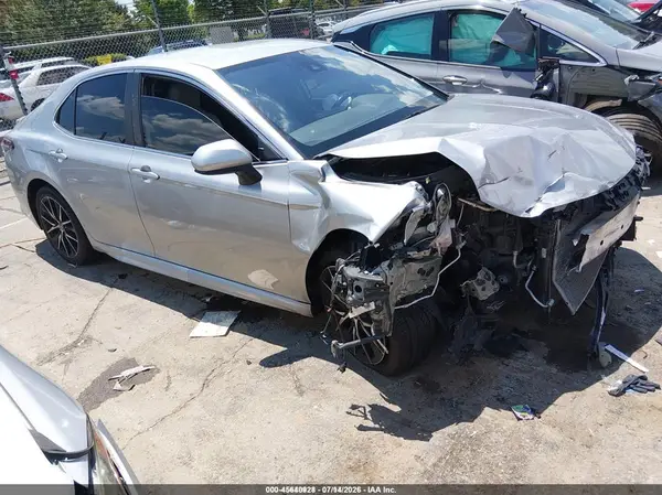 4T1G11AK9MU437605 2021 TOYOTA CAMRY - Image 1