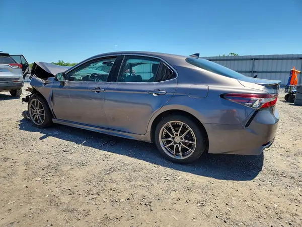 4T1G11AK9MU437927 2021 TOYOTA CAMRY - Image 2