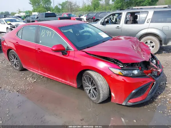 4T1G11AK9MU438138 2021 TOYOTA CAMRY - Image 1