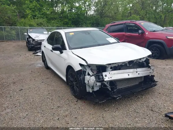 4T1G11AK9MU440780 2021 TOYOTA CAMRY - Image 1