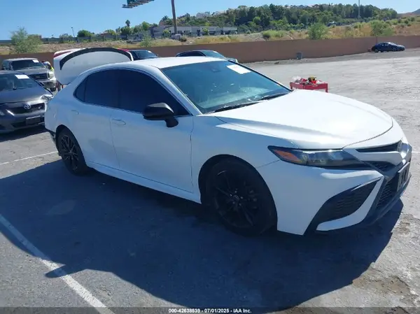 4T1G11AK9MU441492 2021 TOYOTA CAMRY - Image 1