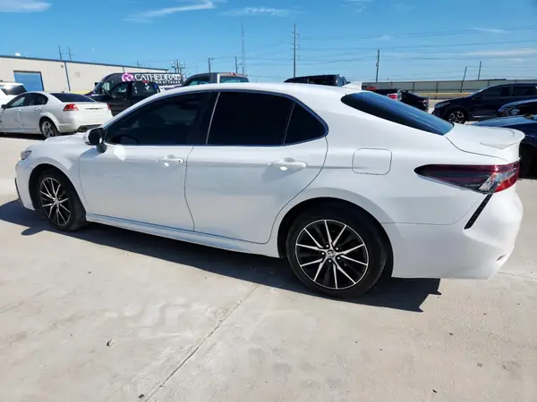 4T1G11AK9MU444148 2021 TOYOTA CAMRY - Image 2