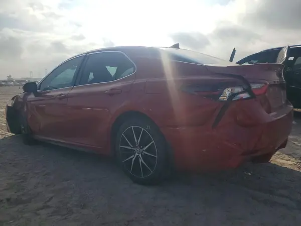 4T1G11AK9MU447020 2021 TOYOTA CAMRY - Image 2