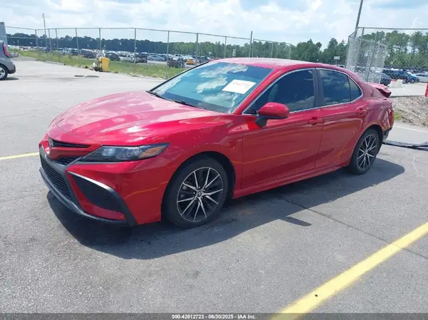4T1G11AK9MU461578 2021 TOYOTA CAMRY - Image 2