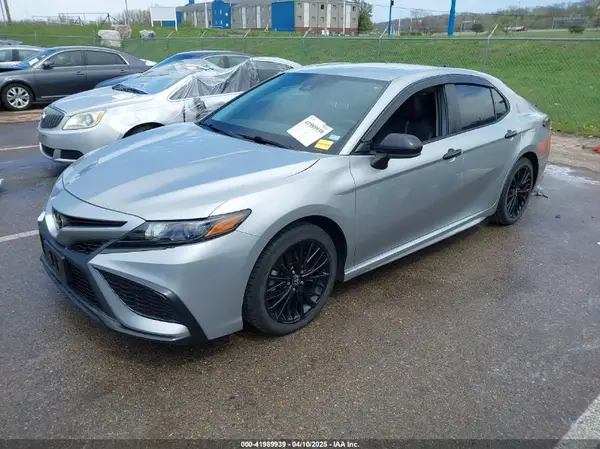 4T1G11AK9MU462908 2021 TOYOTA CAMRY - Image 2