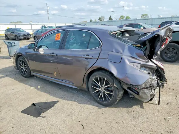 4T1G11AK9MU466196 2021 TOYOTA CAMRY - Image 2