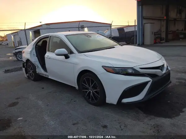 4T1G11AK9MU466487 2021 TOYOTA CAMRY - Image 1