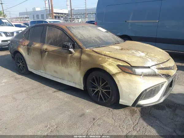 4T1G11AK9MU467879 2021 TOYOTA CAMRY - Image 1