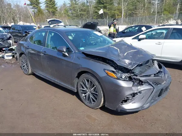 4T1G11AK9MU469017 2021 TOYOTA CAMRY - Image 1