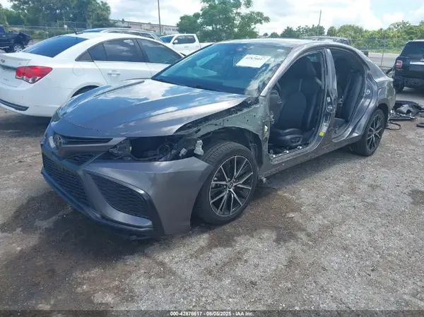 4T1G11AK9MU471057 2021 TOYOTA CAMRY - Image 2