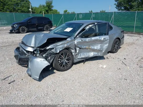 4T1G11AK9MU473035 2021 TOYOTA CAMRY - Image 2