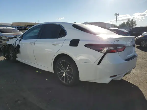 4T1G11AK9MU476615 2021 TOYOTA CAMRY - Image 2