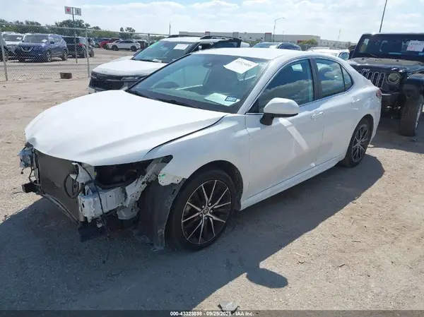 4T1G11AK9MU478297 2021 TOYOTA CAMRY - Image 2