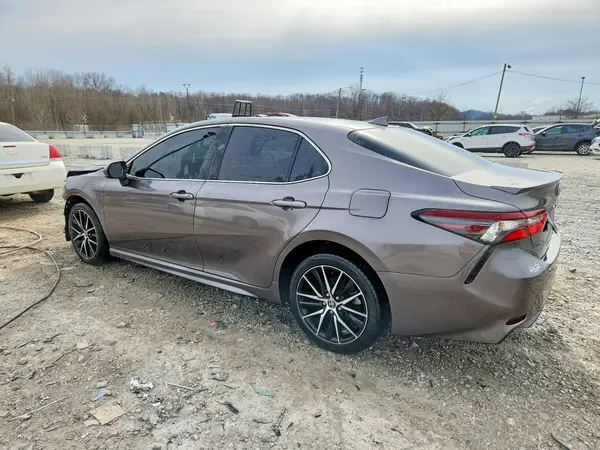 4T1G11AK9MU479823 2021 TOYOTA CAMRY - Image 2