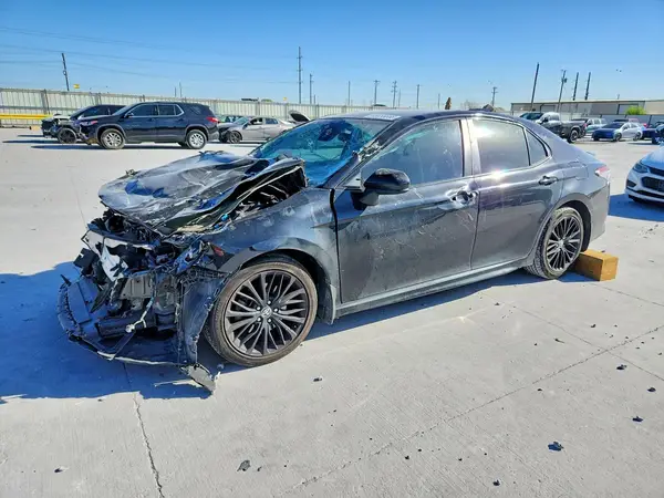 4T1G11AK9MU483807 2021 TOYOTA CAMRY - Image 1