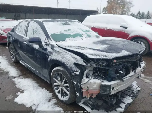 4T1G11AK9MU484889 2021 TOYOTA CAMRY - Image 1