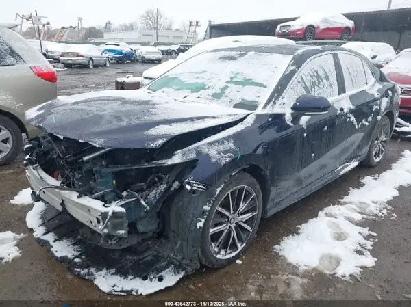 4T1G11AK9MU484889 2021 TOYOTA CAMRY - Image 2