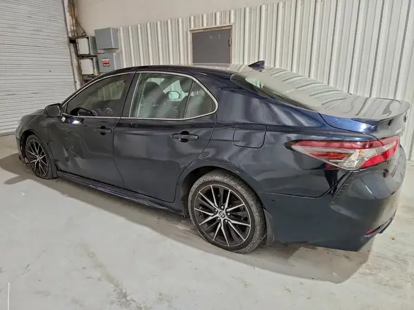 4T1G11AK9MU486108 2021 TOYOTA CAMRY - Image 2