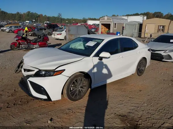 4T1G11AK9MU493771 2021 TOYOTA CAMRY - Image 2
