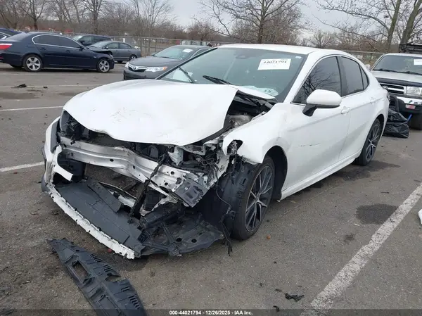 4T1G11AK9MU497948 2021 TOYOTA CAMRY - Image 2