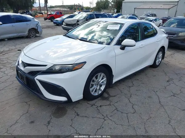 4T1G11AK9MU498355 2021 TOYOTA CAMRY - Image 2