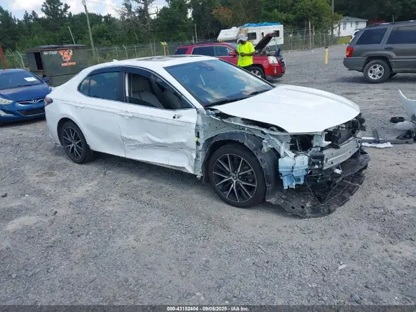 4T1G11AK9MU513274 2021 TOYOTA CAMRY - Image 1