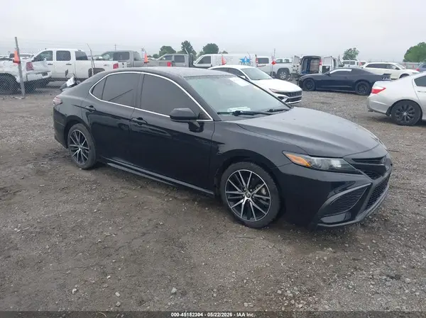 4T1G11AK9MU522637 2021 TOYOTA CAMRY - Image 1