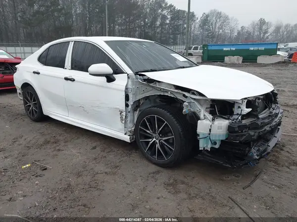 4T1G11AK9MU524145 2021 TOYOTA CAMRY - Image 1