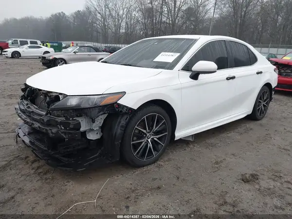 4T1G11AK9MU524145 2021 TOYOTA CAMRY - Image 2