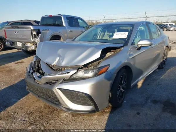4T1G11AK9MU525117 2021 TOYOTA CAMRY - Image 2