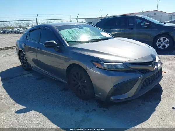 4T1G11AK9MU529720 2021 TOYOTA CAMRY - Image 1
