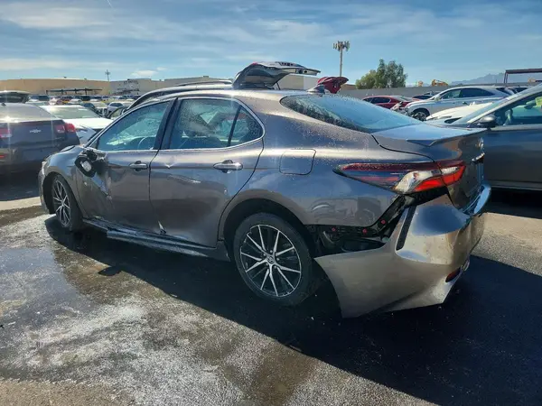 4T1G11AK9MU531631 2021 TOYOTA CAMRY - Image 2