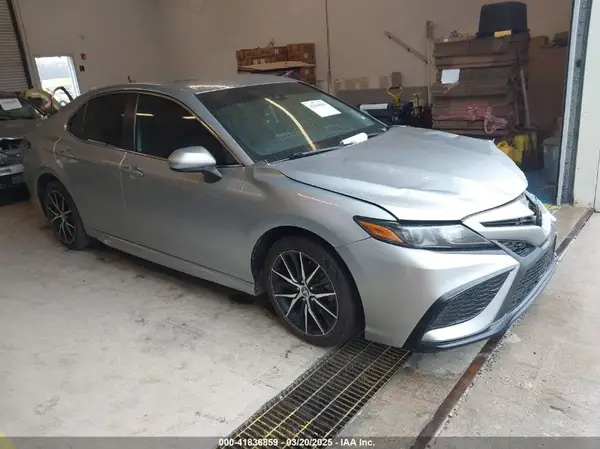 4T1G11AK9MU536926 2021 TOYOTA CAMRY - Image 1