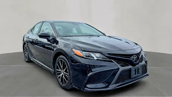 4T1G11AK9MU538465 2021 TOYOTA CAMRY - Image 1