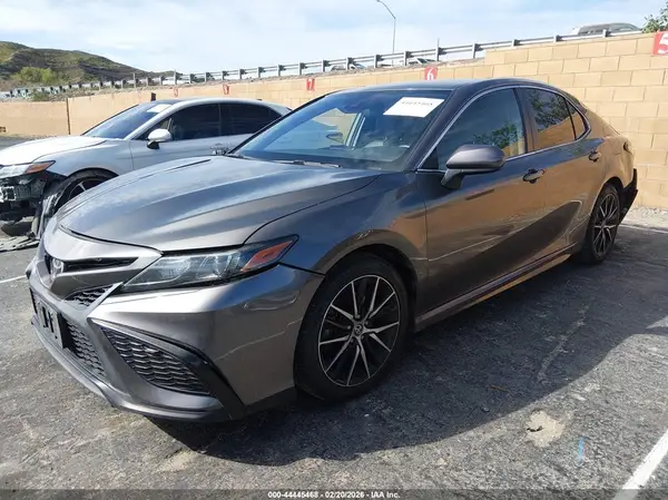 4T1G11AK9MU540426 2021 TOYOTA CAMRY - Image 2