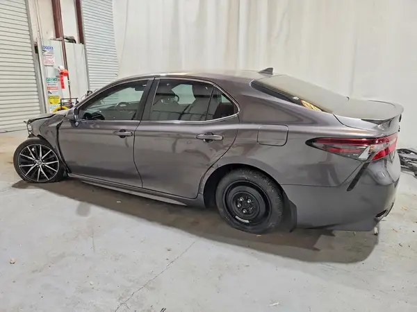 4T1G11AK9MU542564 2021 TOYOTA CAMRY - Image 2