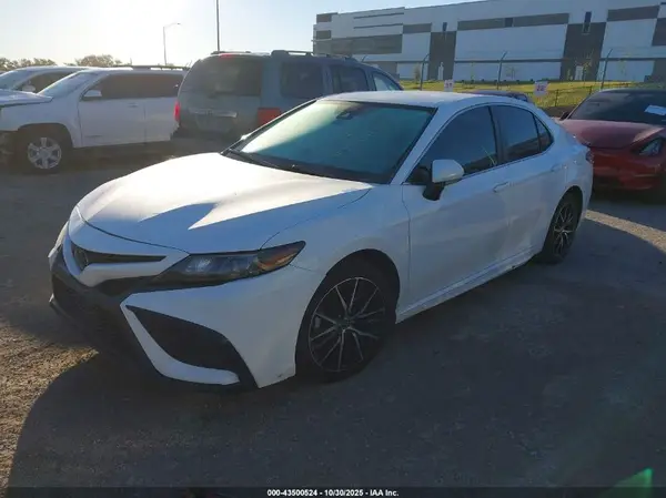 4T1G11AK9MU542743 2021 TOYOTA CAMRY - Image 2