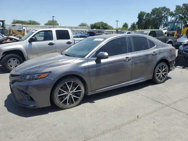 4T1G11AK9MU543827 2021 TOYOTA CAMRY - Image 1