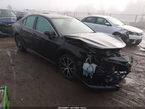 4T1G11AK9MU544315 2021 TOYOTA CAMRY - Image 1